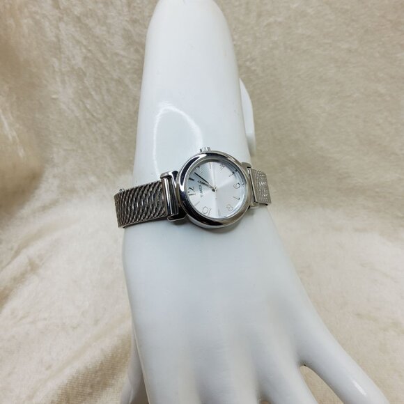 Vintage Timex Ladies Silver-Tone Dress Watch With Stainless Steel Expansion Band - Picture 7 of 9